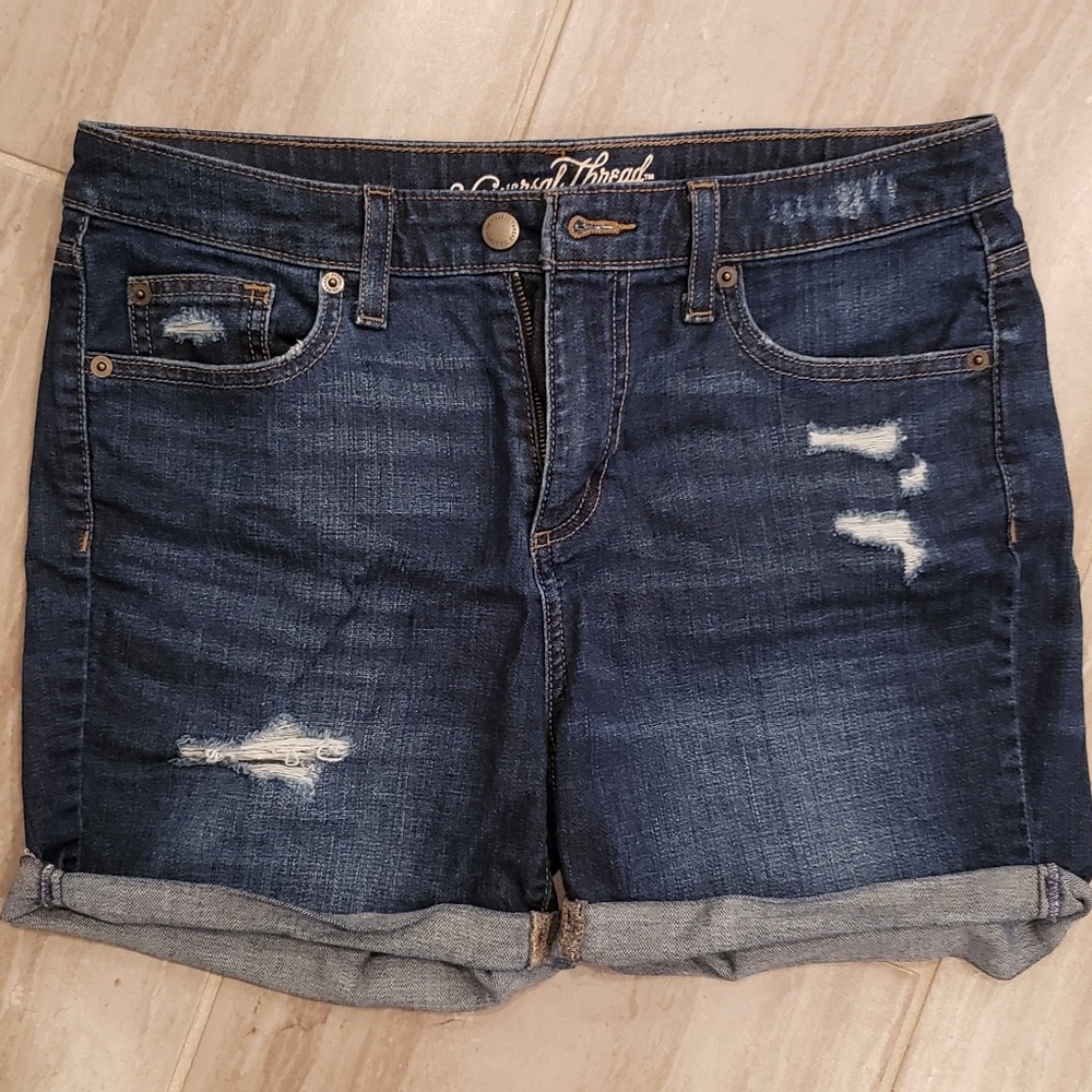 Universal Thread Mid Rise Boyfriend Short Size 8